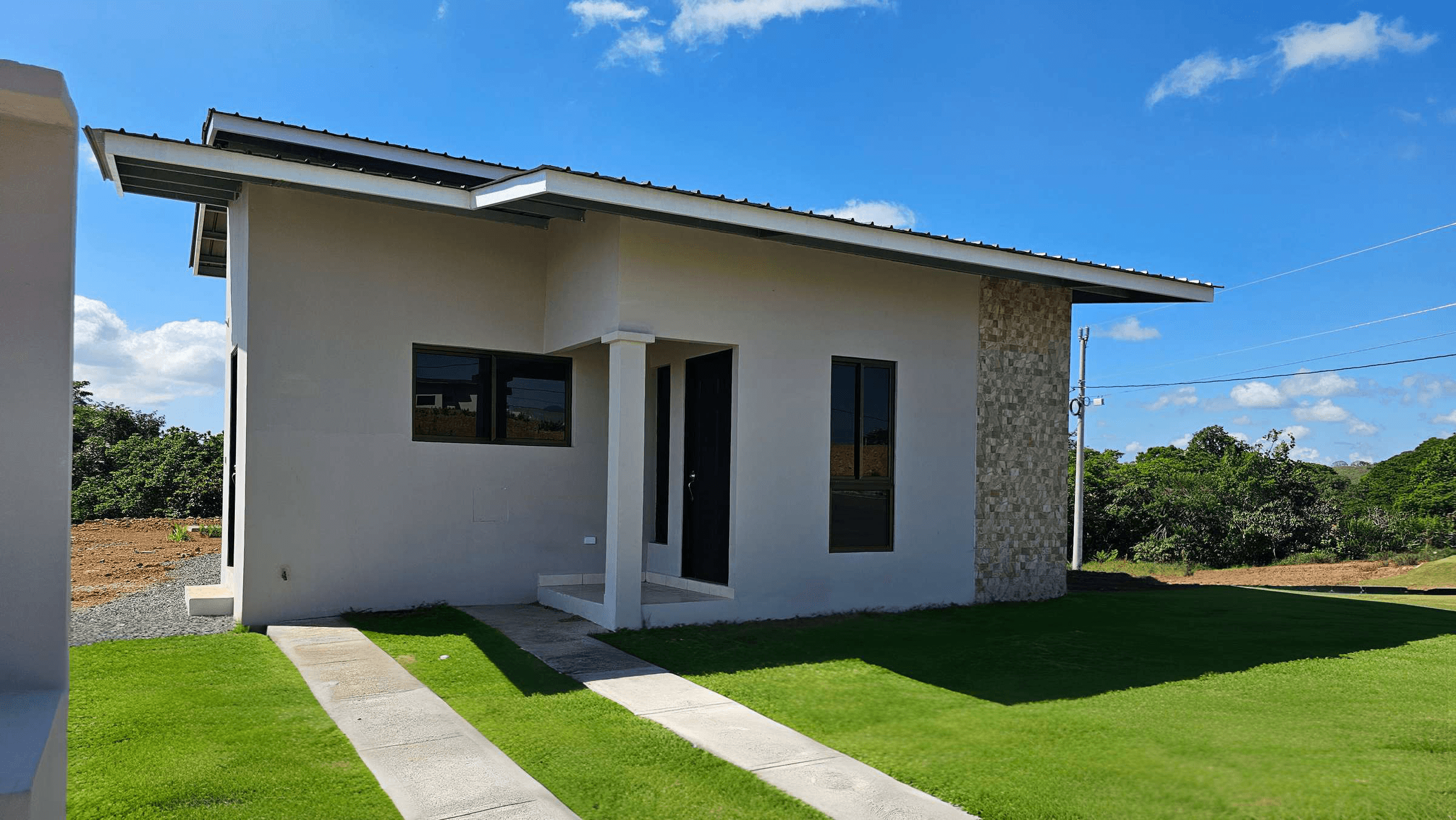 Fachada de vivienda en la familia Colibrí de Residencial Buenavista
