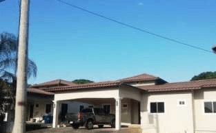 Exterior de vivienda con terraza en Residencial Buenavista